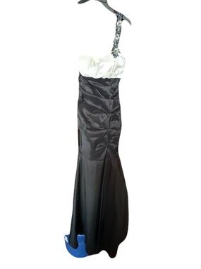 Black and White One-Shoulder Prom Dress